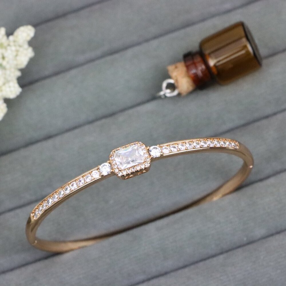 Elegant Rose Gold Bangle with Princess Cut Center Stone, XPBL0530
